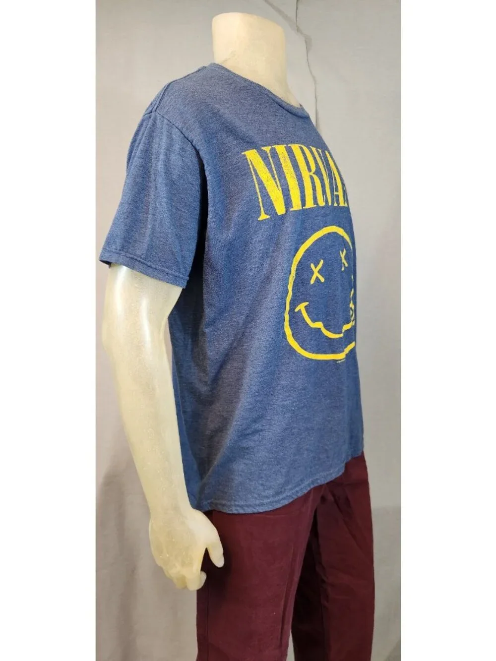 Nirvana Smiley Blue 2015 Graphic Print LARGE Crew Nck Short Slv T Shirt Top USED - Picture 2 of 6